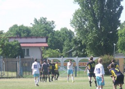 Mecz piłki nożnej ligi okręgowej juniorów młodszych Zdrój OSiR Ciechocinek - Jedynka Aleksandrów Kuj.