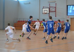 Powiatowe Igrzyska Młodzieży Szkolnej w minikoszykówce chłopców
