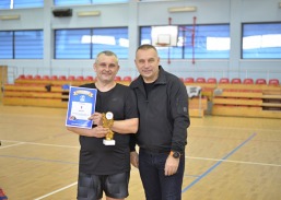 Tomasz Kruszewski wygrywa w Turnieju Tenisa Stołowego